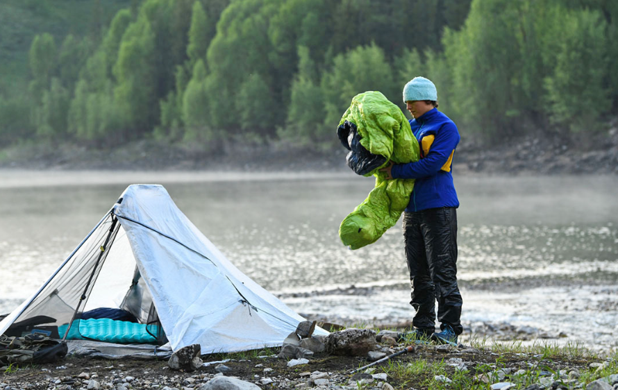 What types of outdoor camping tents are there?